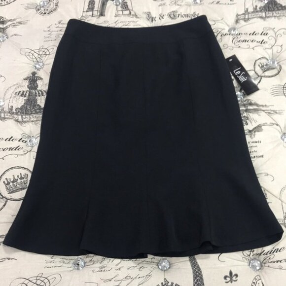 Le Suit Flare-Hem Skirt - Picture 2 of 6